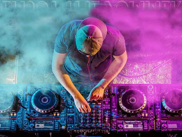 DeeJay, Vocalist, Ospiti Speciali Rap & Trap, Videoproiezioni a tema, Giochi e Animazioni DANCE MUSIC, musica dance, commerciale e anni '2000, cantare e ballare, Ballerine, Fotografo per l'evento, Social media promotion, e tanto altro BOUNCE PARTY, Gli ultimi successi Reggaeton, Hip Hop e Trap, italiane e straniere.